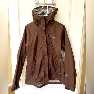 Patagonia women’s torrentshell rain jacket